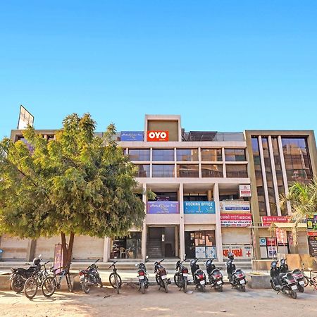 Fabhotel Relax Gandhinagar Bagian luar foto