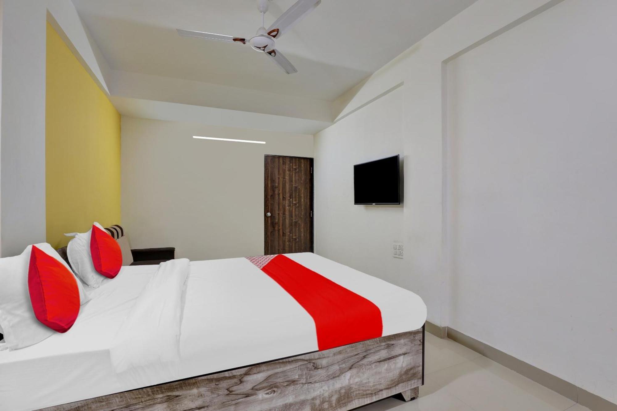 Fabhotel Relax Gandhinagar Bagian luar foto