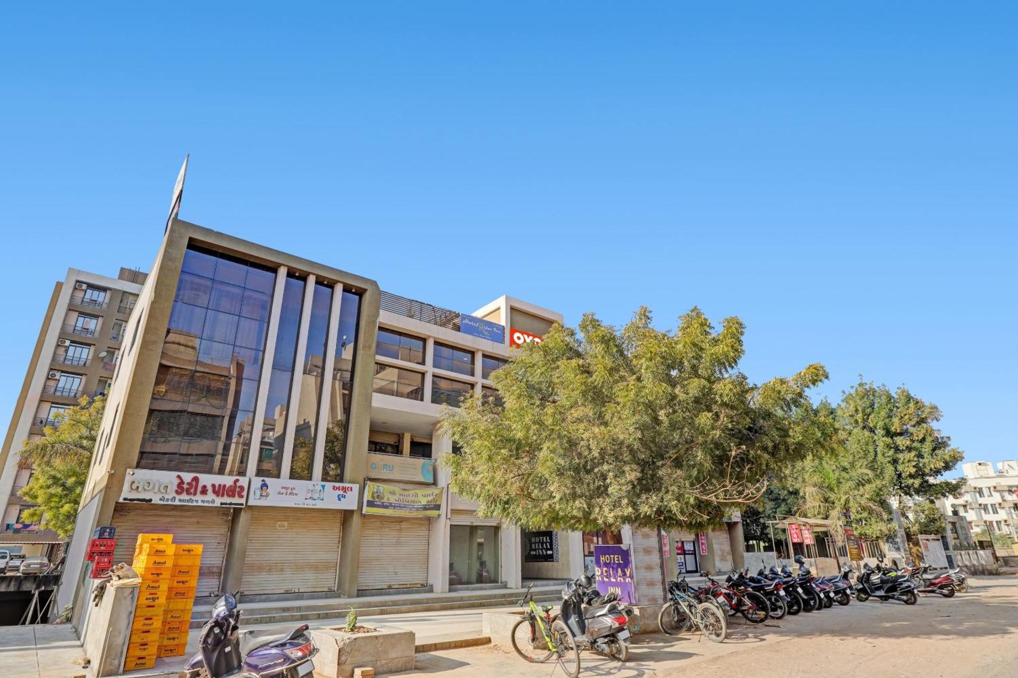 Fabhotel Relax Gandhinagar Bagian luar foto