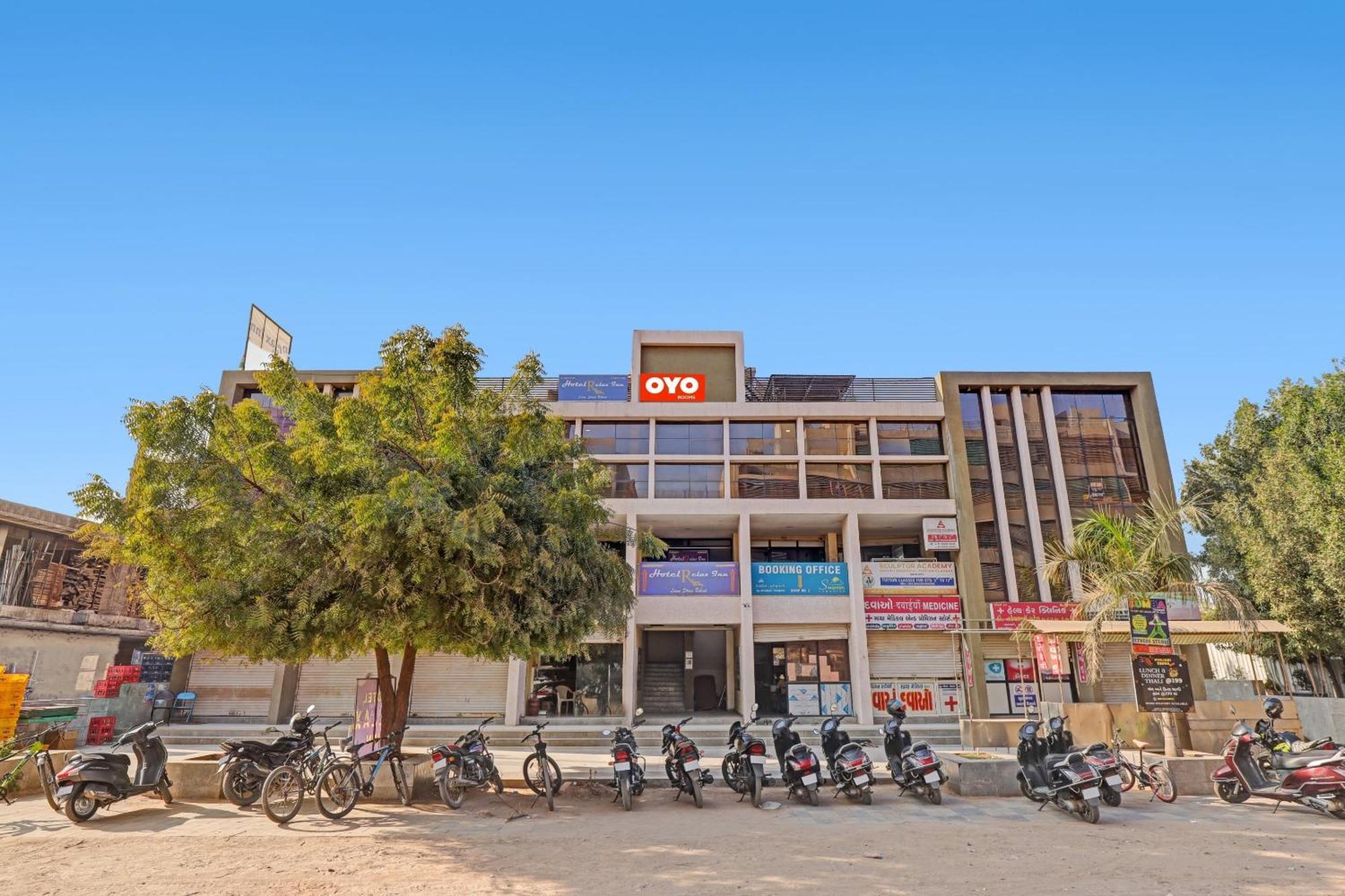 Fabhotel Relax Gandhinagar Bagian luar foto
