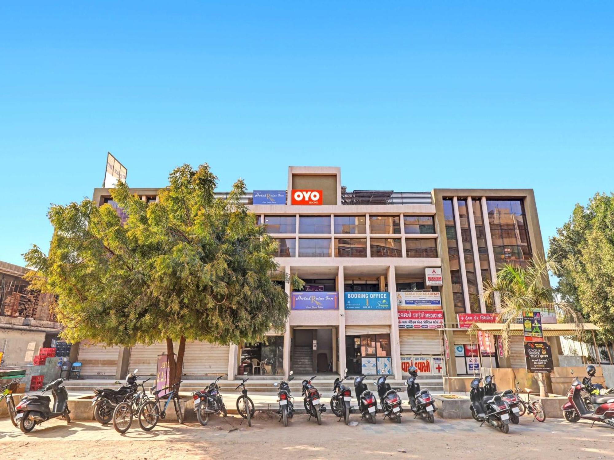Fabhotel Relax Gandhinagar Bagian luar foto